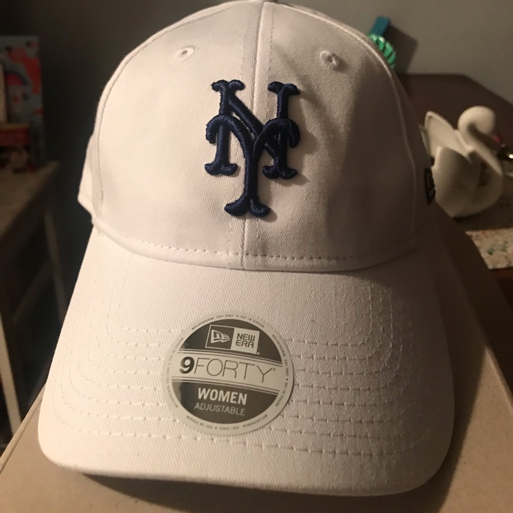 Brand new New York Mets hat in white and blue